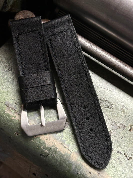 MATT BLACK Vintage style [sanders] strap W: 24/24 L: 130/75 T: 3,5mm